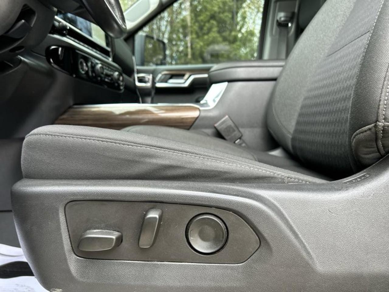 2022 Chevrolet Silverado 1500 LT Trail Boss Crew Cab 4WD | Heated Steering | No accidents Photo