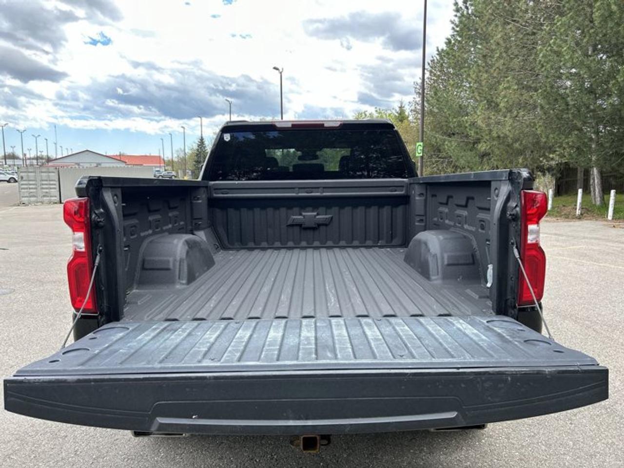 2022 Chevrolet Silverado 1500 LT Trail Boss Crew Cab 4WD | Heated Steering | No accidents Photo