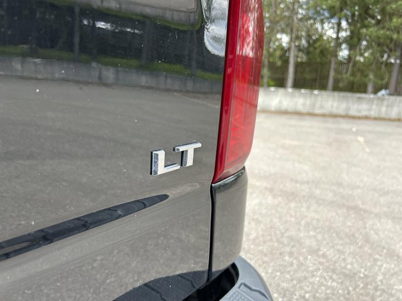 2022 Chevrolet Silverado 1500 LT Trail Boss Crew Cab 4WD | Heated Steering | No accidents Photo