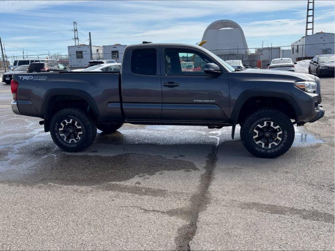 2017 Toyota Tacoma TRD Photo3