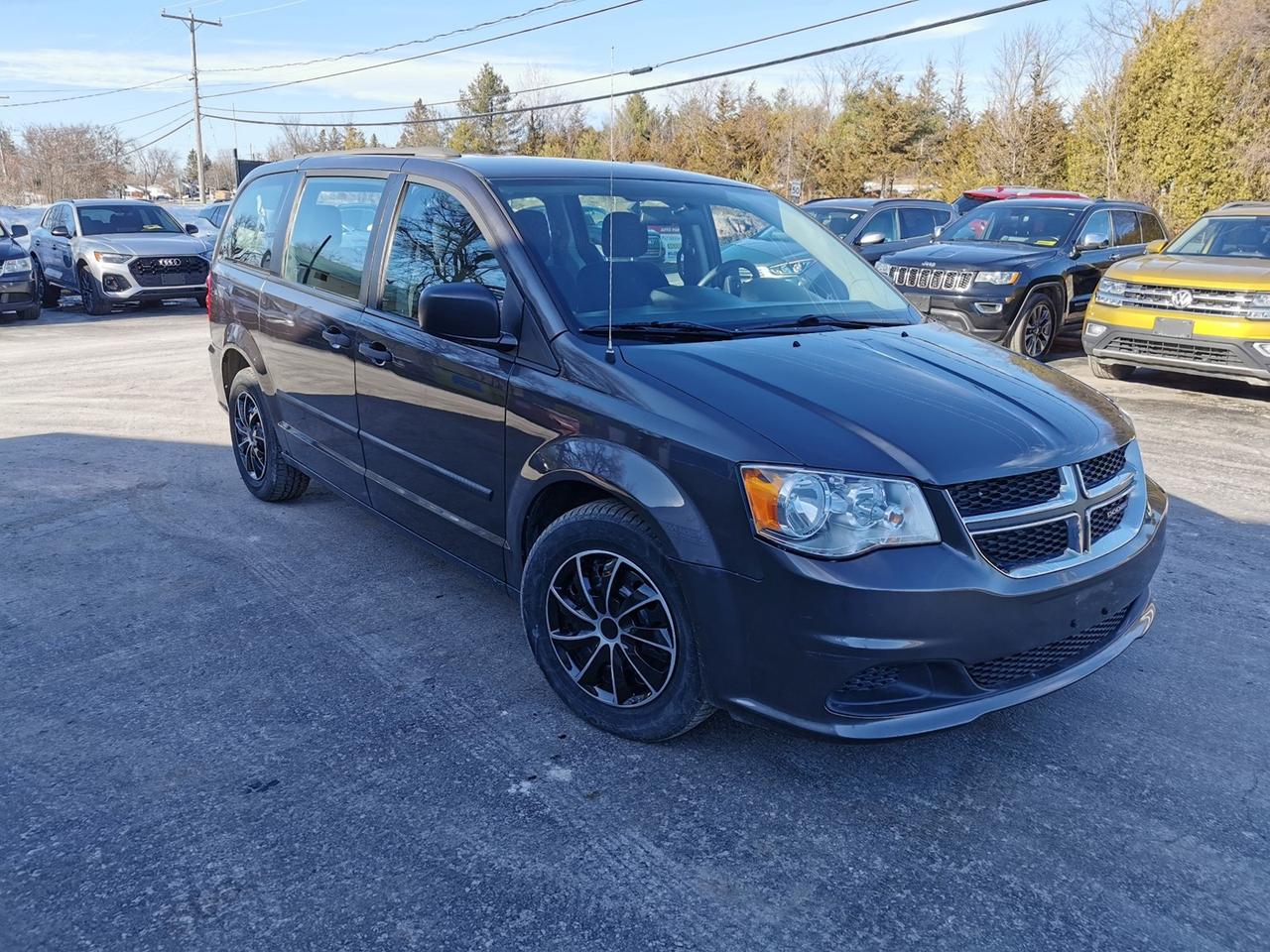 2016 Dodge Grand Caravan SE Photo2