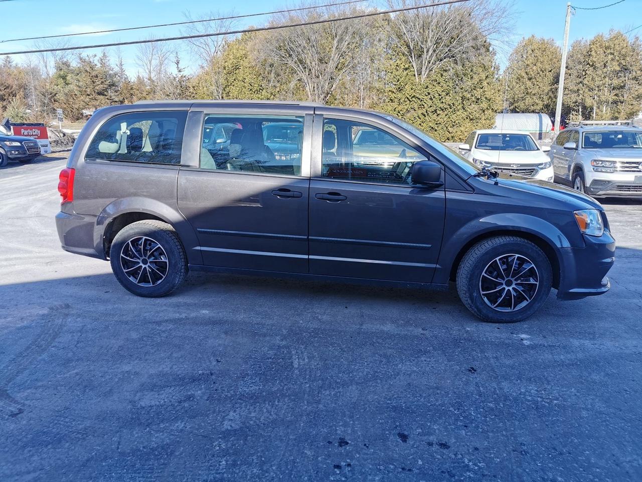 2016 Dodge Grand Caravan SE Photo3