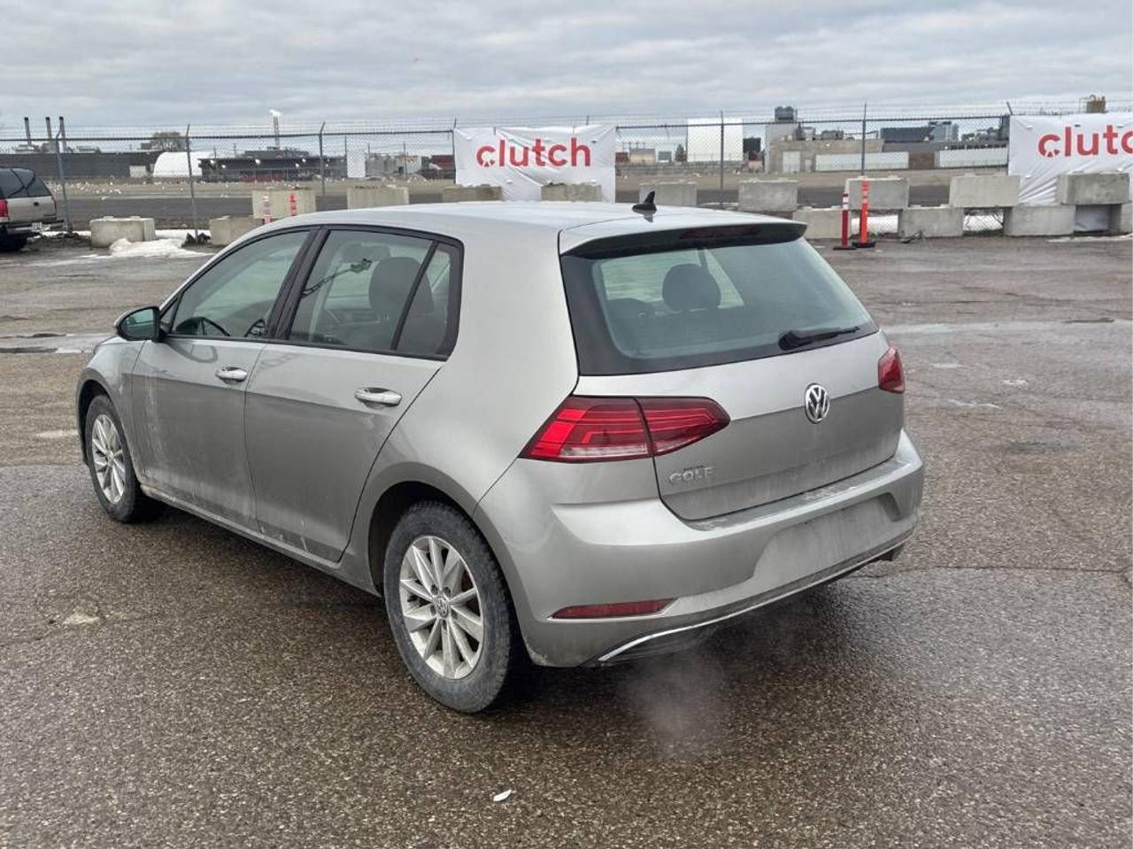 2019 Volkswagen Golf Comfortline - YES ONLY 22,000KM!! HEATED SEATS!!! Photo