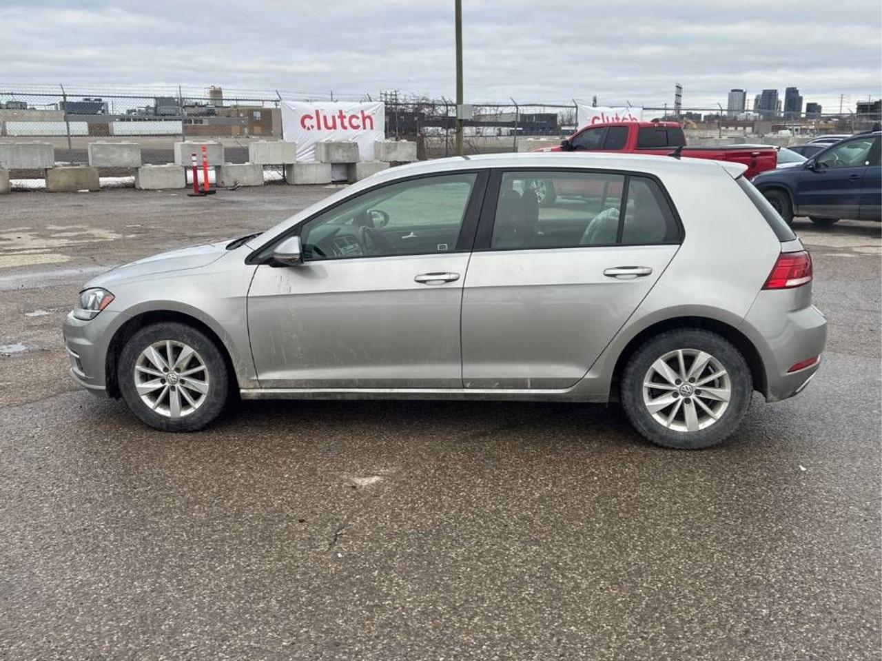 2019 Volkswagen Golf Comfortline - YES ONLY 22,000KM!! HEATED SEATS!!! Photo