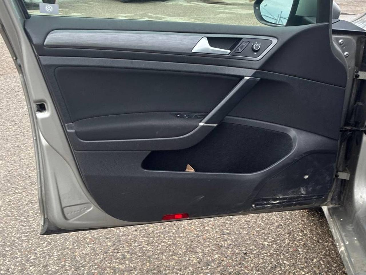 2019 Volkswagen Golf Comfortline - YES ONLY 22,000KM!! HEATED SEATS!!! Photo