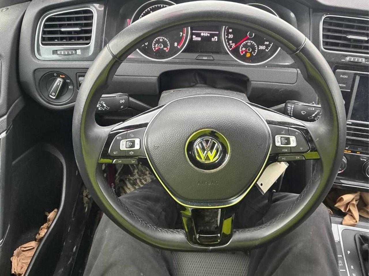 2019 Volkswagen Golf Comfortline - YES ONLY 22,000KM!! HEATED SEATS!!! Photo