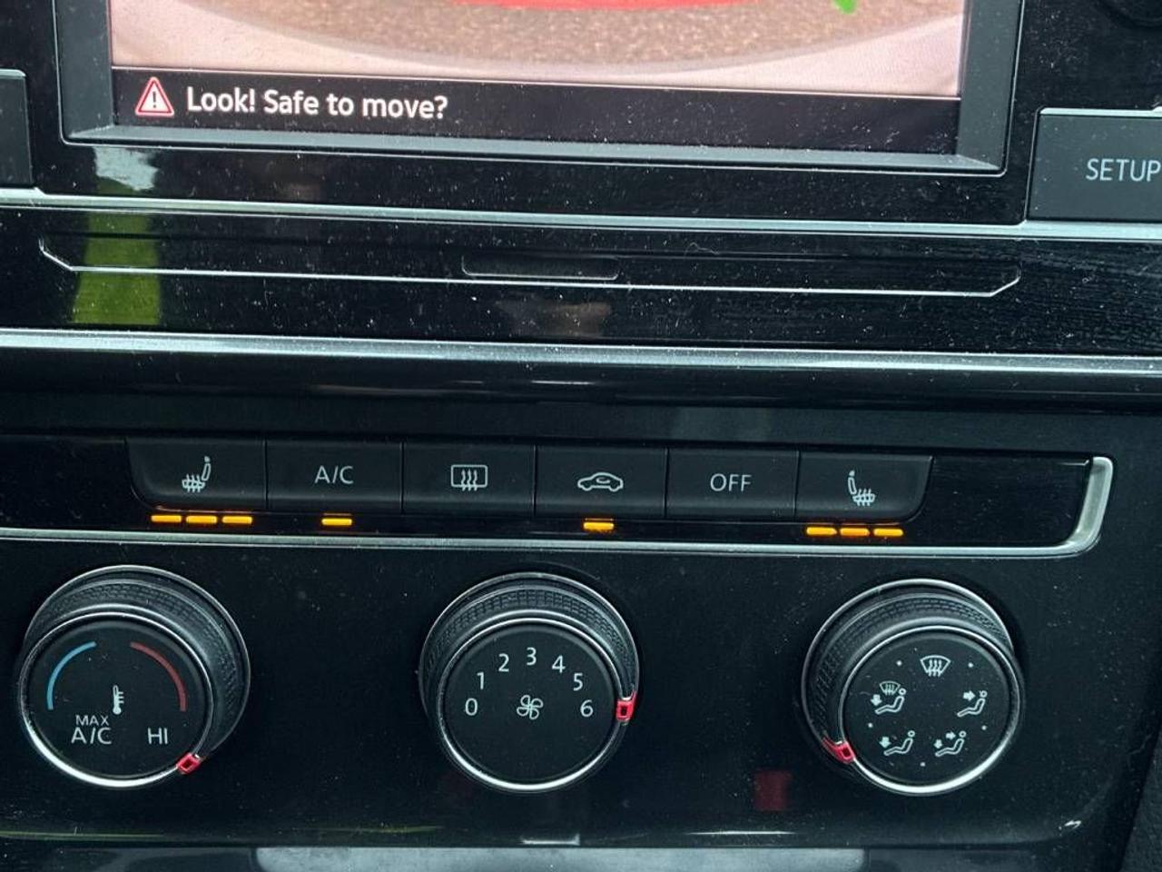 2019 Volkswagen Golf Comfortline - YES ONLY 22,000KM!! HEATED SEATS!!! Photo