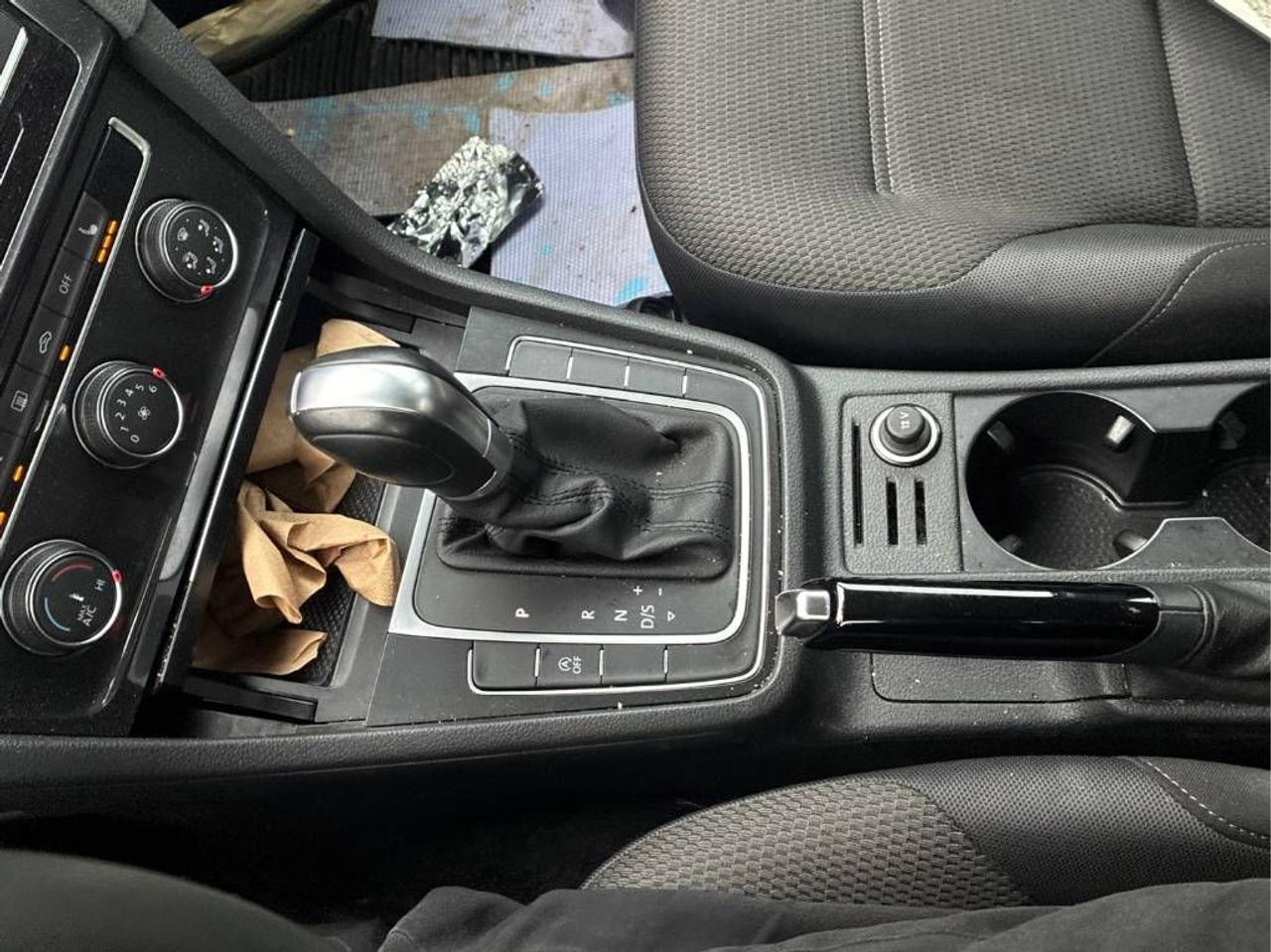 2019 Volkswagen Golf Comfortline - YES ONLY 22,000KM!! HEATED SEATS!!! Photo