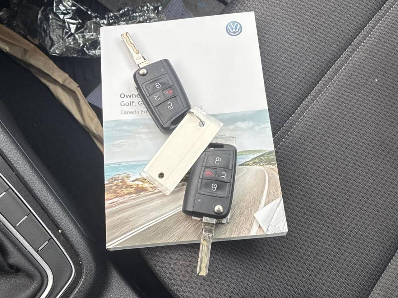 2019 Volkswagen Golf Comfortline - YES ONLY 22,000KM!! HEATED SEATS!!! Photo