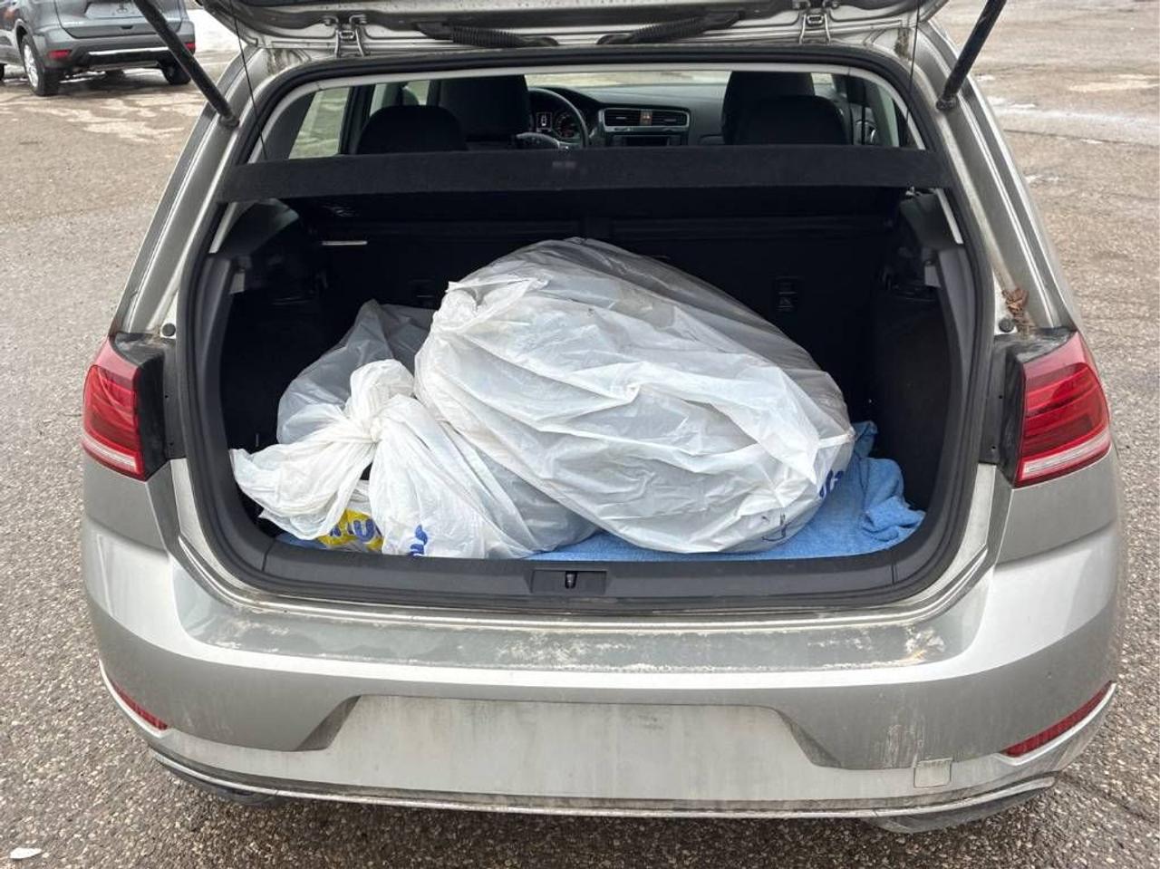 2019 Volkswagen Golf Comfortline - YES ONLY 22,000KM!! HEATED SEATS!!! Photo