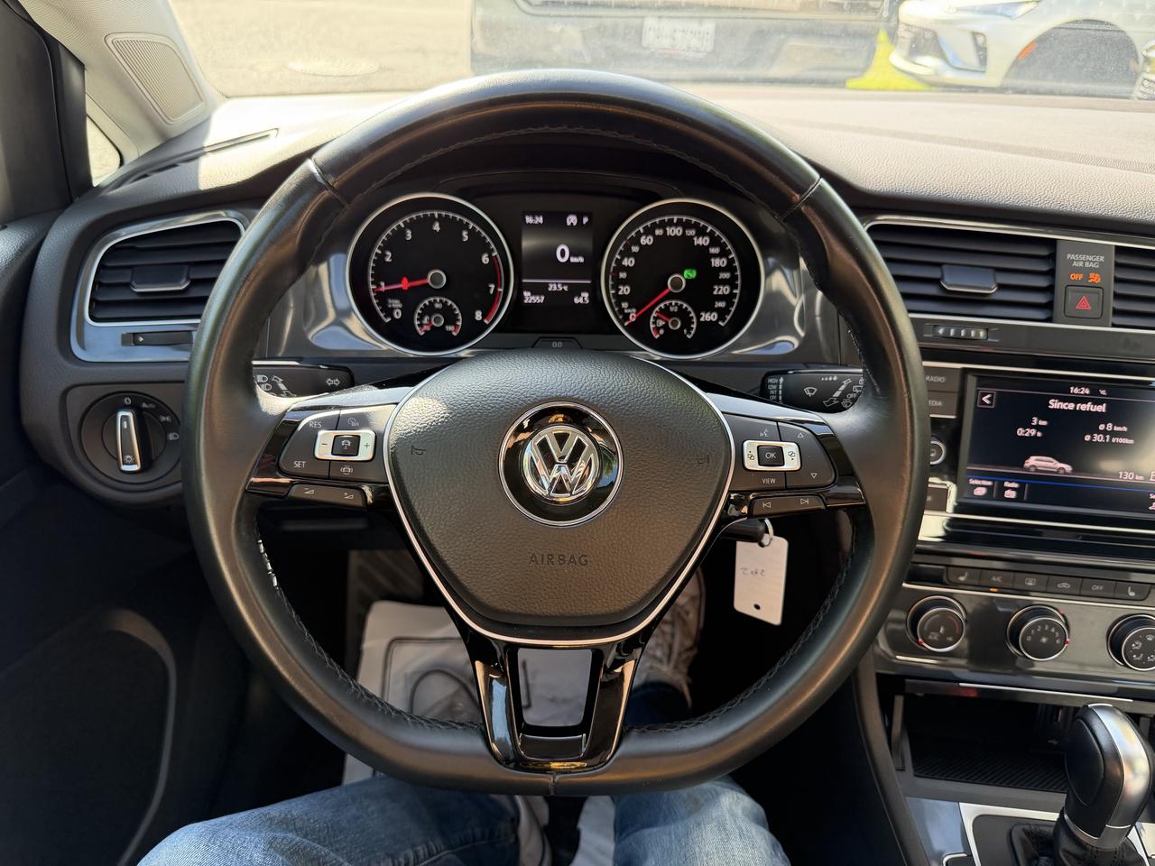2019 Volkswagen Golf Comfortline - YES ONLY 22,000KM!! HEATED SEATS!!! Photo