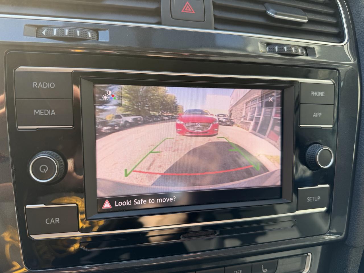 2019 Volkswagen Golf Comfortline - YES ONLY 22,000KM!! HEATED SEATS!!! Photo