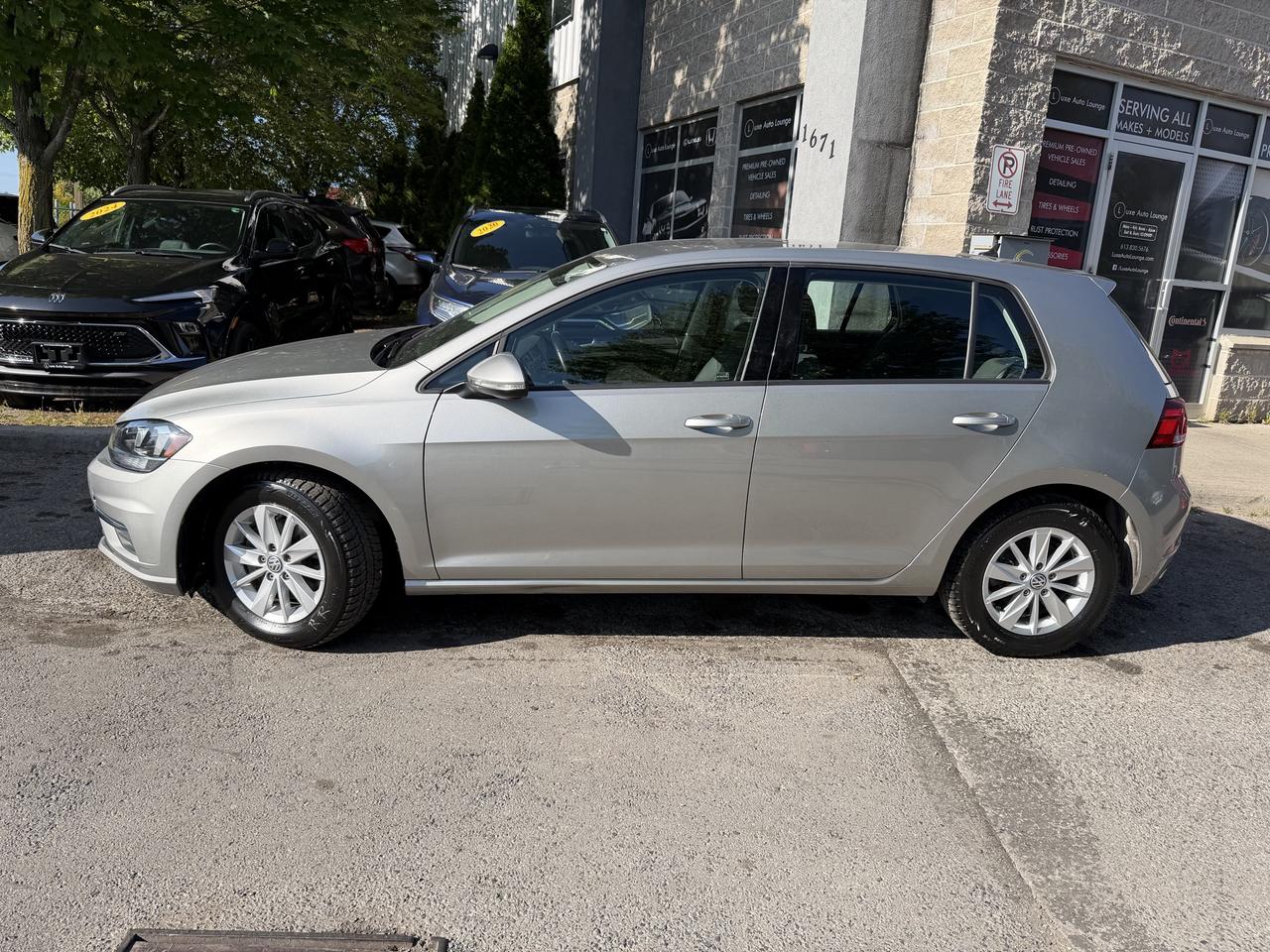 2019 Volkswagen Golf Comfortline - YES ONLY 22,000KM!! HEATED SEATS!!! Photo
