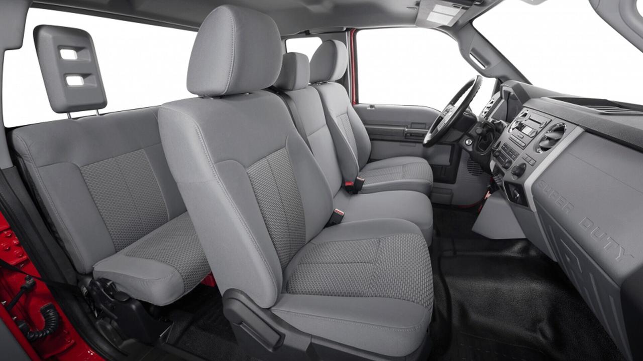 2027 Ford F-750 REGULAR CAB DOCK HGT Photo3