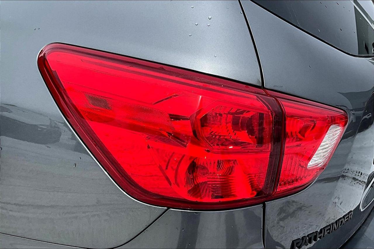 2020 Nissan Pathfinder | 4X4 | 3.5L V6 | 7 Seater | North Bay | Photo