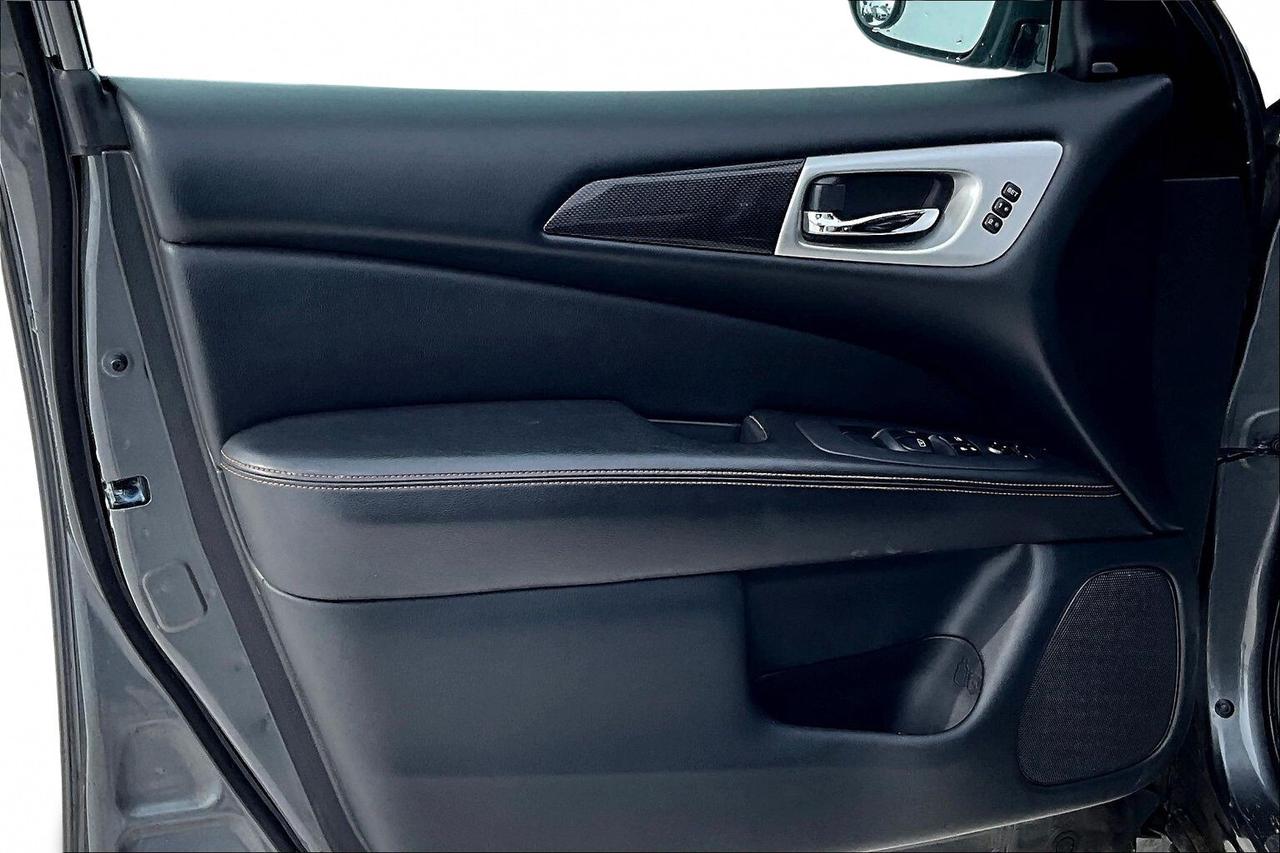 2020 Nissan Pathfinder | 4X4 | 3.5L V6 | 7 Seater | North Bay | Photo