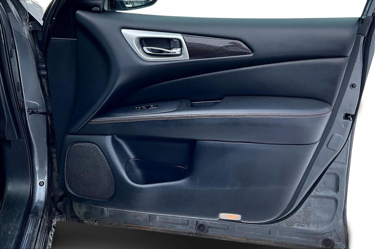 2020 Nissan Pathfinder | 4X4 | 3.5L V6 | 7 Seater | North Bay | Photo