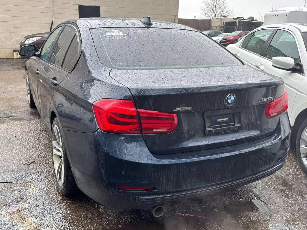 2016 BMW 3 Series 320i xDrive-SPORT PKG, LEATHER, SUNROOF, HTD SEATS Photo3