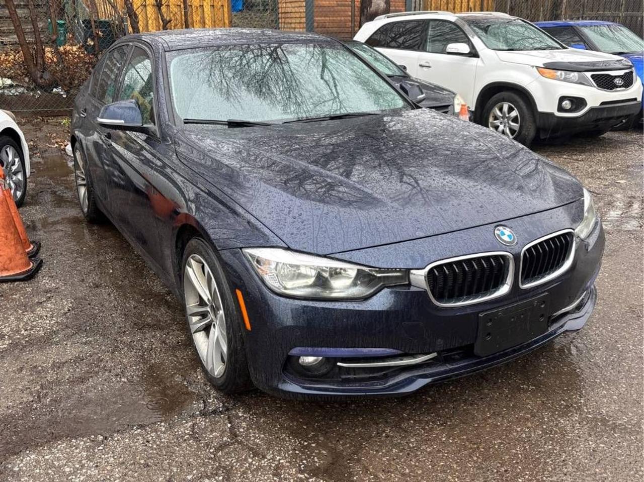 2016 BMW 3 Series 320i xDrive-SPORT PKG, LEATHER, SUNROOF, HTD SEATS Photo10