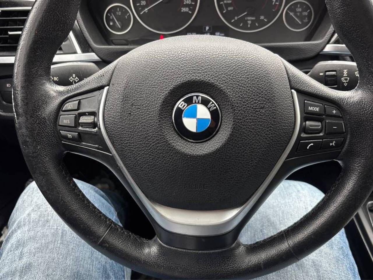 2016 BMW 3 Series 320i xDrive-SPORT PKG, LEATHER, SUNROOF, HTD SEATS Photo16
