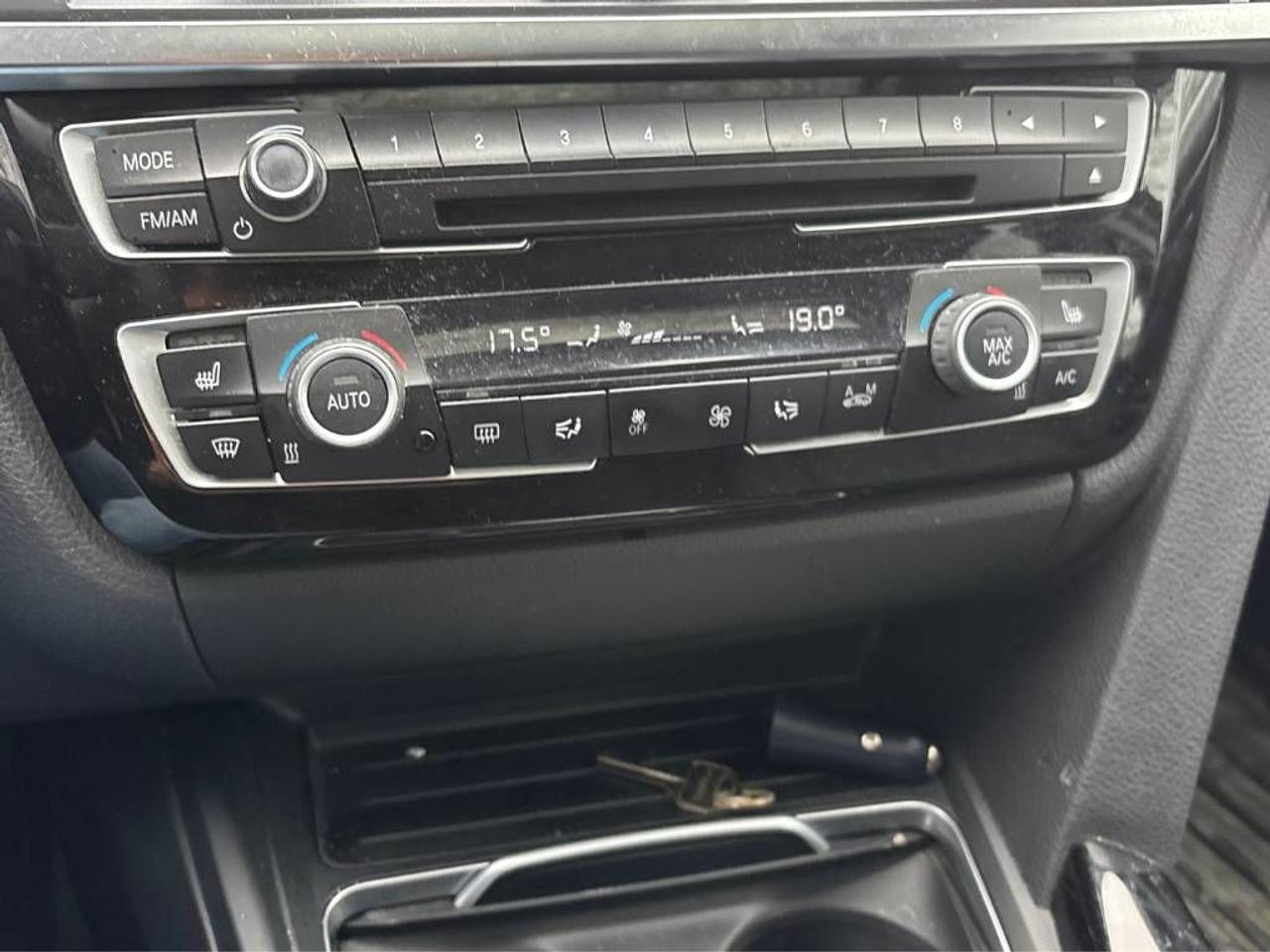 2016 BMW 3 Series 320i xDrive-SPORT PKG, LEATHER, SUNROOF, HTD SEATS Photo19