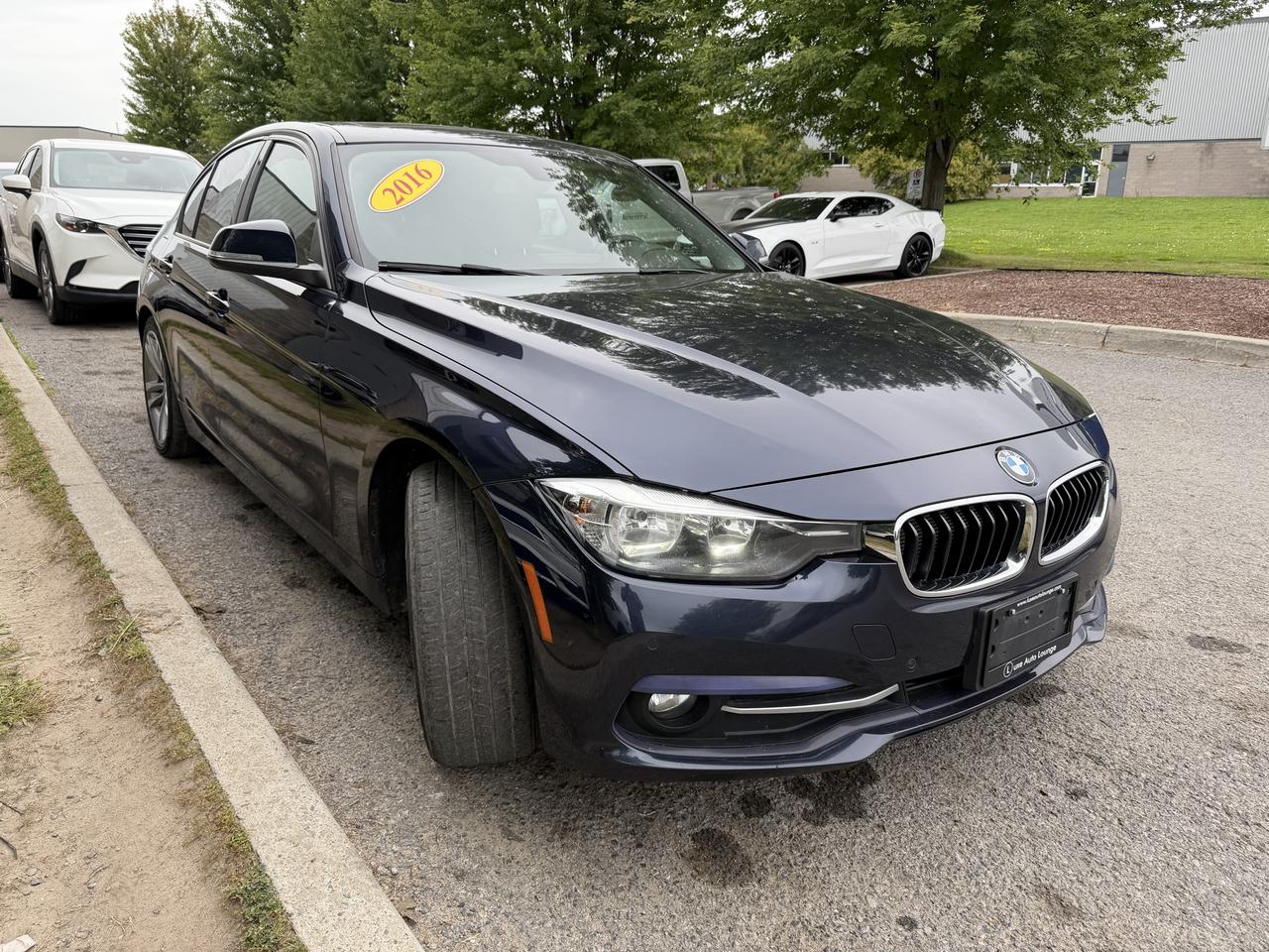 2016 BMW 3 Series 320i xDrive-SPORT PKG, LEATHER, SUNROOF, HTD SEATS Photo