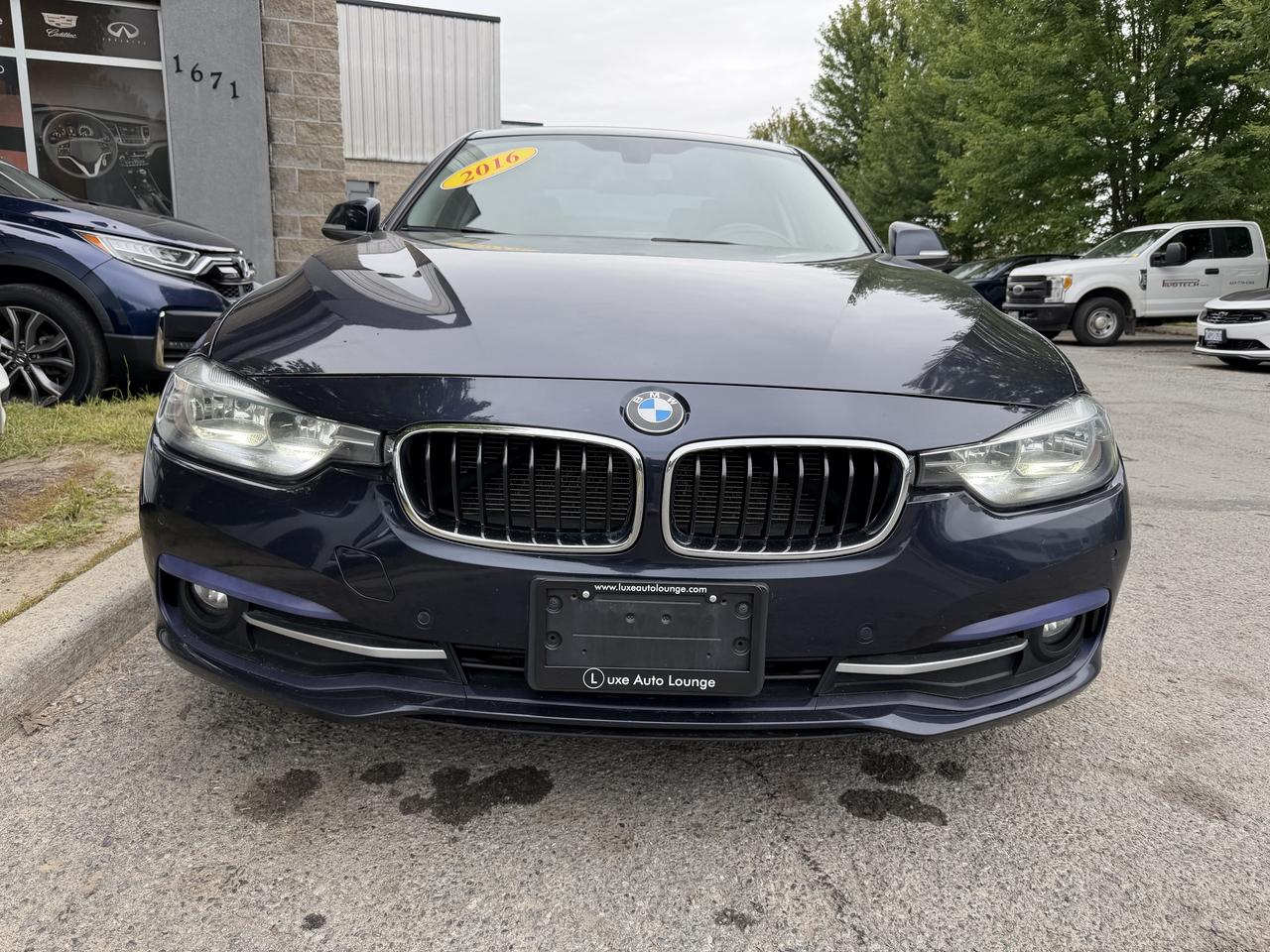 2016 BMW 3 Series 320i xDrive-SPORT PKG, LEATHER, SUNROOF, HTD SEATS Photo
