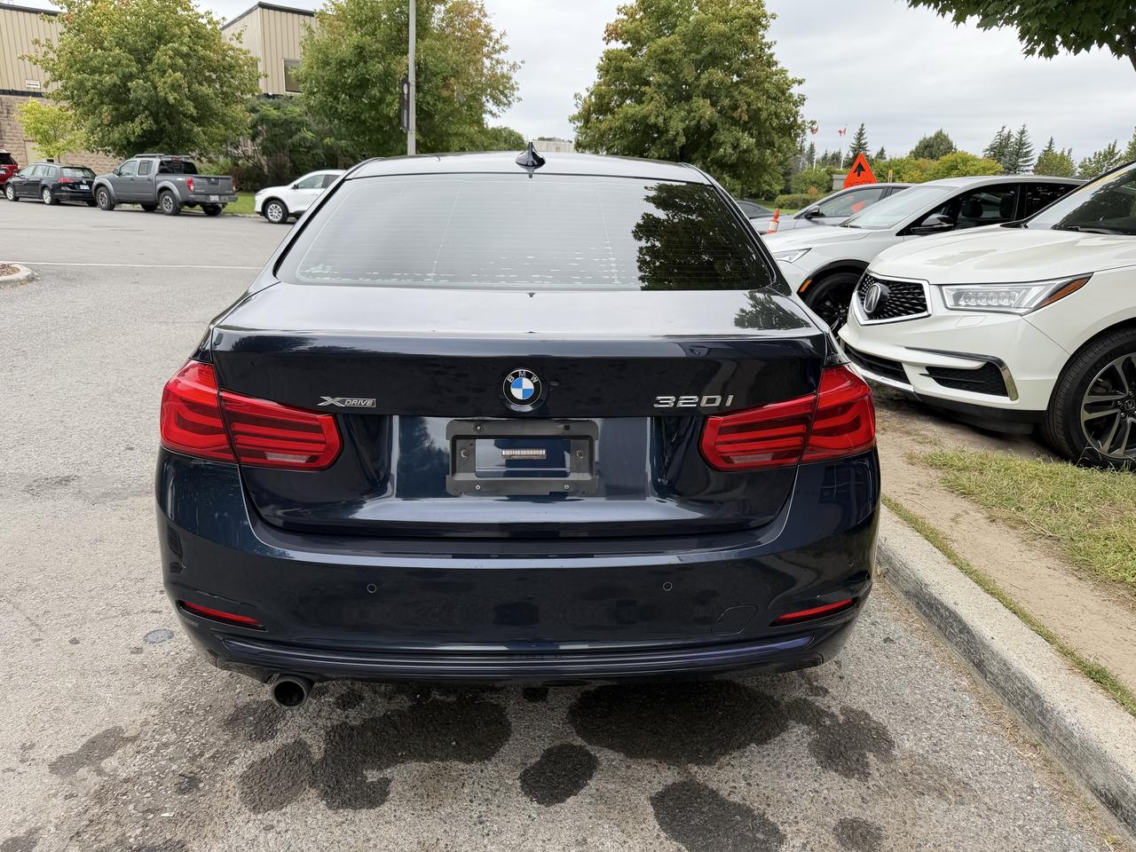 2016 BMW 3 Series 320i xDrive-SPORT PKG, LEATHER, SUNROOF, HTD SEATS - Photo #7