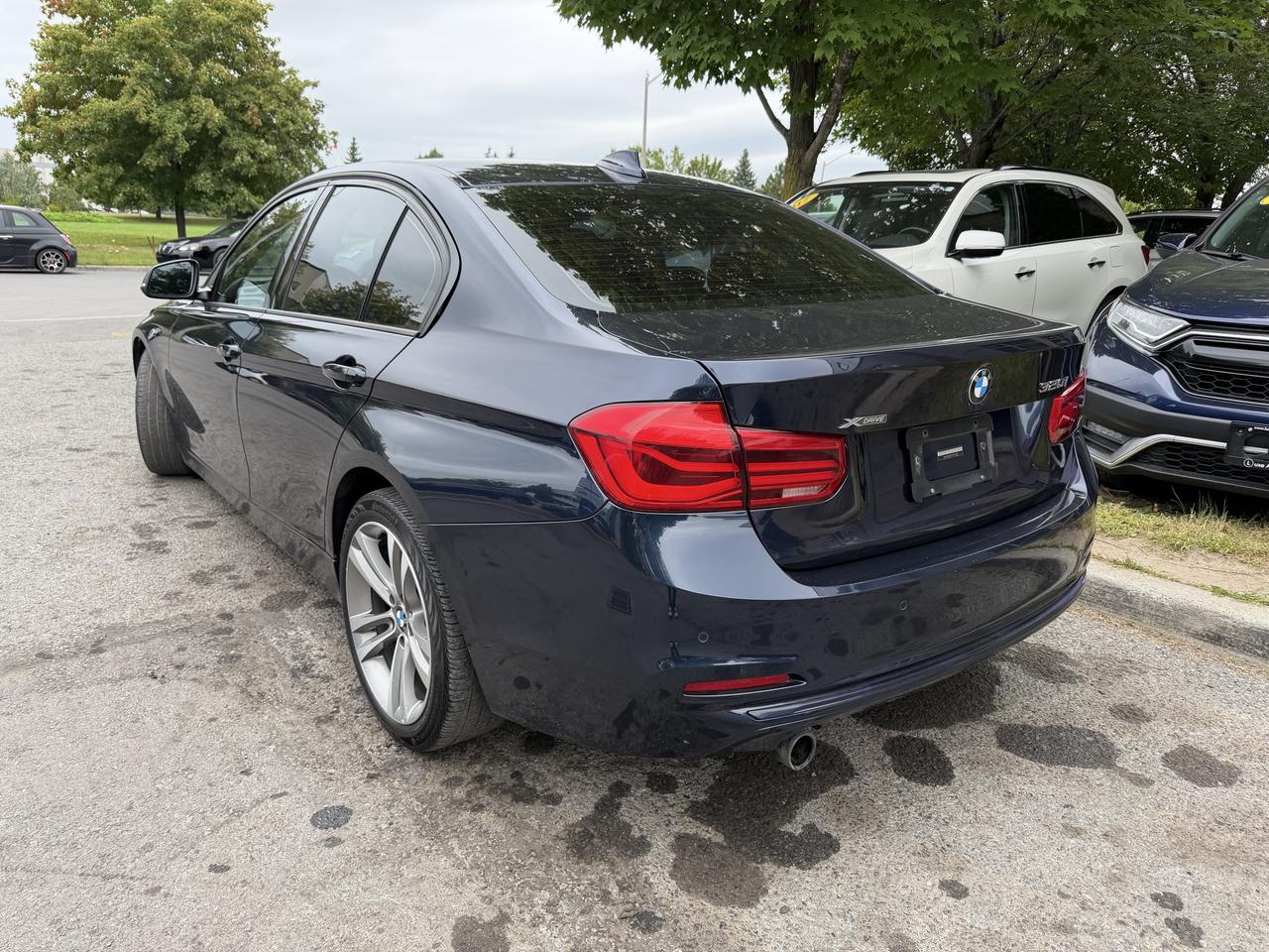 2016 BMW 3 Series 320i xDrive-SPORT PKG, LEATHER, SUNROOF, HTD SEATS - Photo #5