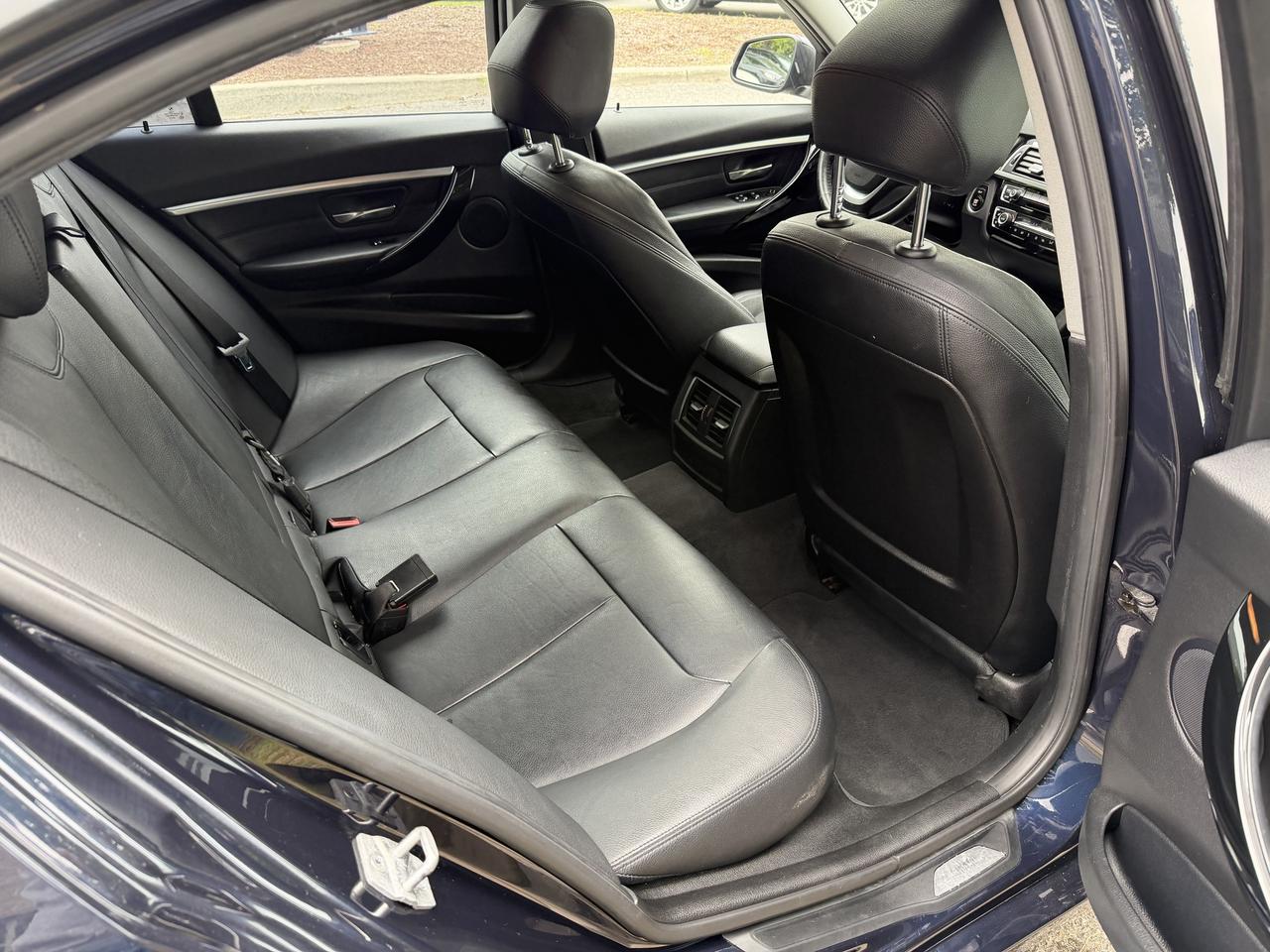 2016 BMW 3 Series 320i xDrive-SPORT PKG, LEATHER, SUNROOF, HTD SEATS - Photo #36