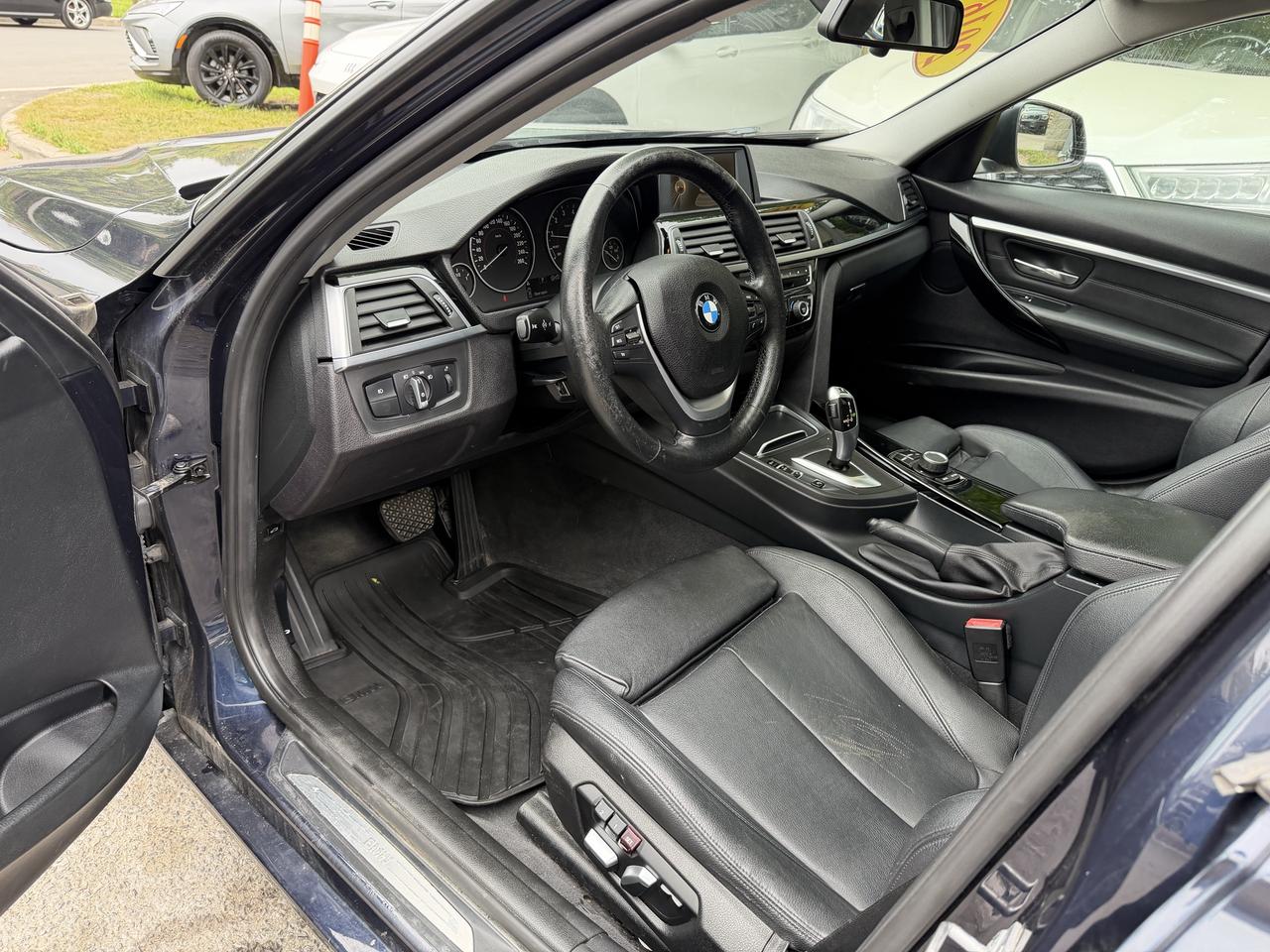 2016 BMW 3 Series 320i xDrive-SPORT PKG, LEATHER, SUNROOF, HTD SEATS - Photo #21