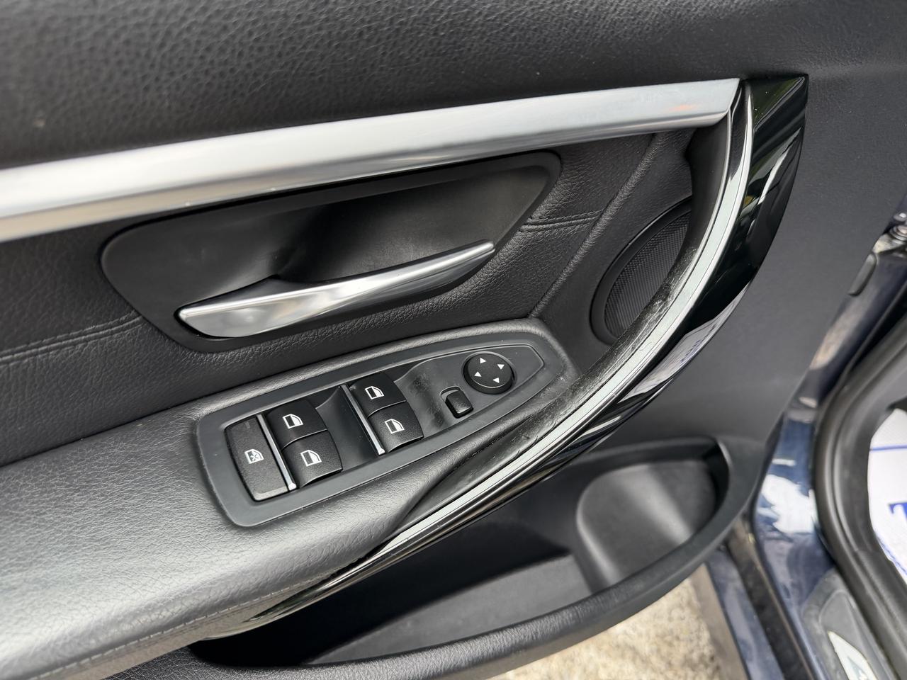 2016 BMW 3 Series 320i xDrive-SPORT PKG, LEATHER, SUNROOF, HTD SEATS Photo