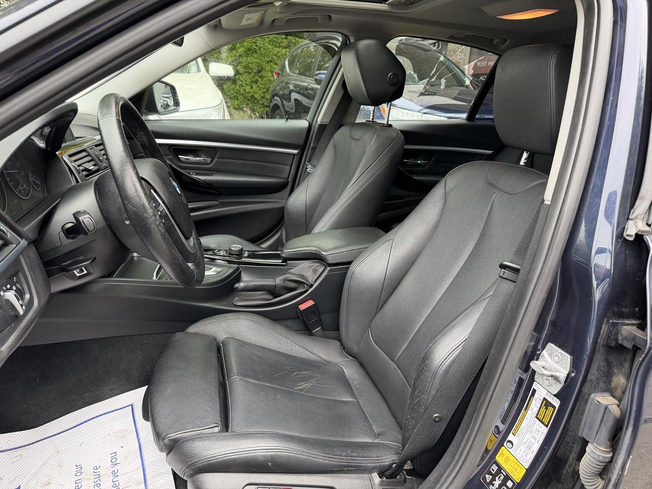 2016 BMW 3 Series 320i xDrive-SPORT PKG, LEATHER, SUNROOF, HTD SEATS Photo
