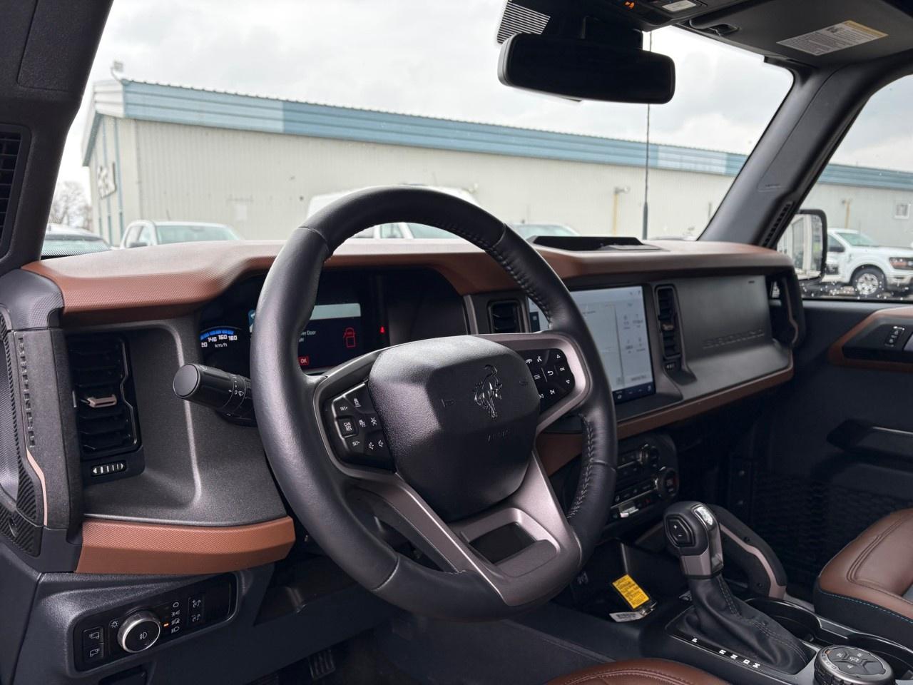 2024 Ford Bronco OUTER BANKS 4 DOOR 4X4 Photo