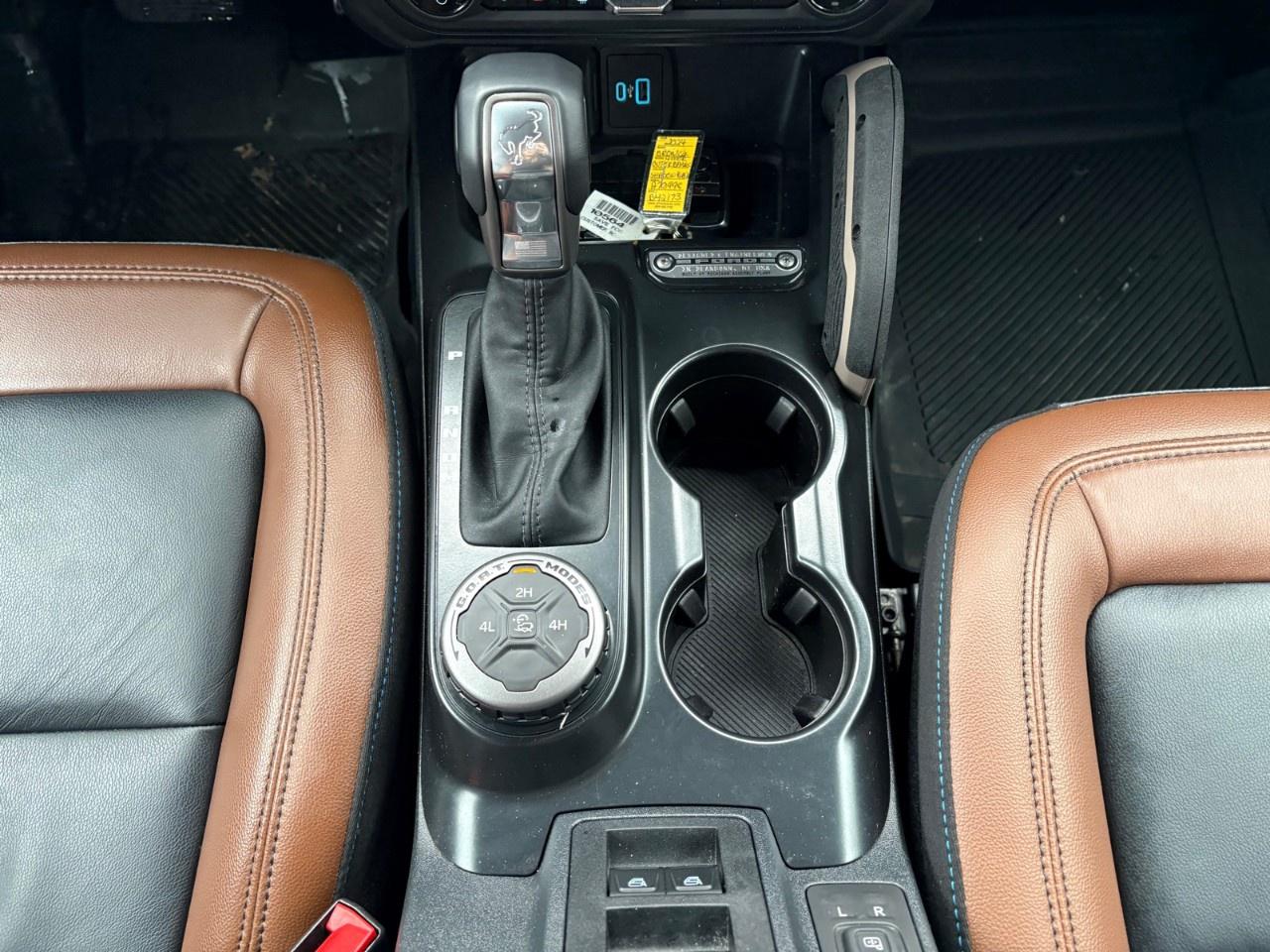 2024 Ford Bronco OUTER BANKS 4 DOOR 4X4 Photo