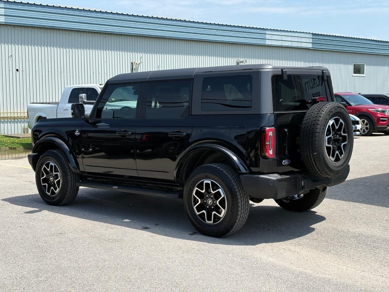 2024 Ford Bronco OUTER BANKS 4 DOOR 4X4 Photo