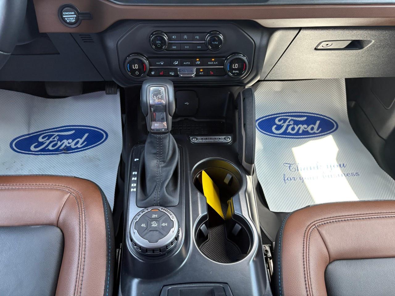 2024 Ford Bronco OUTER BANKS 4 DOOR 4X4 Photo