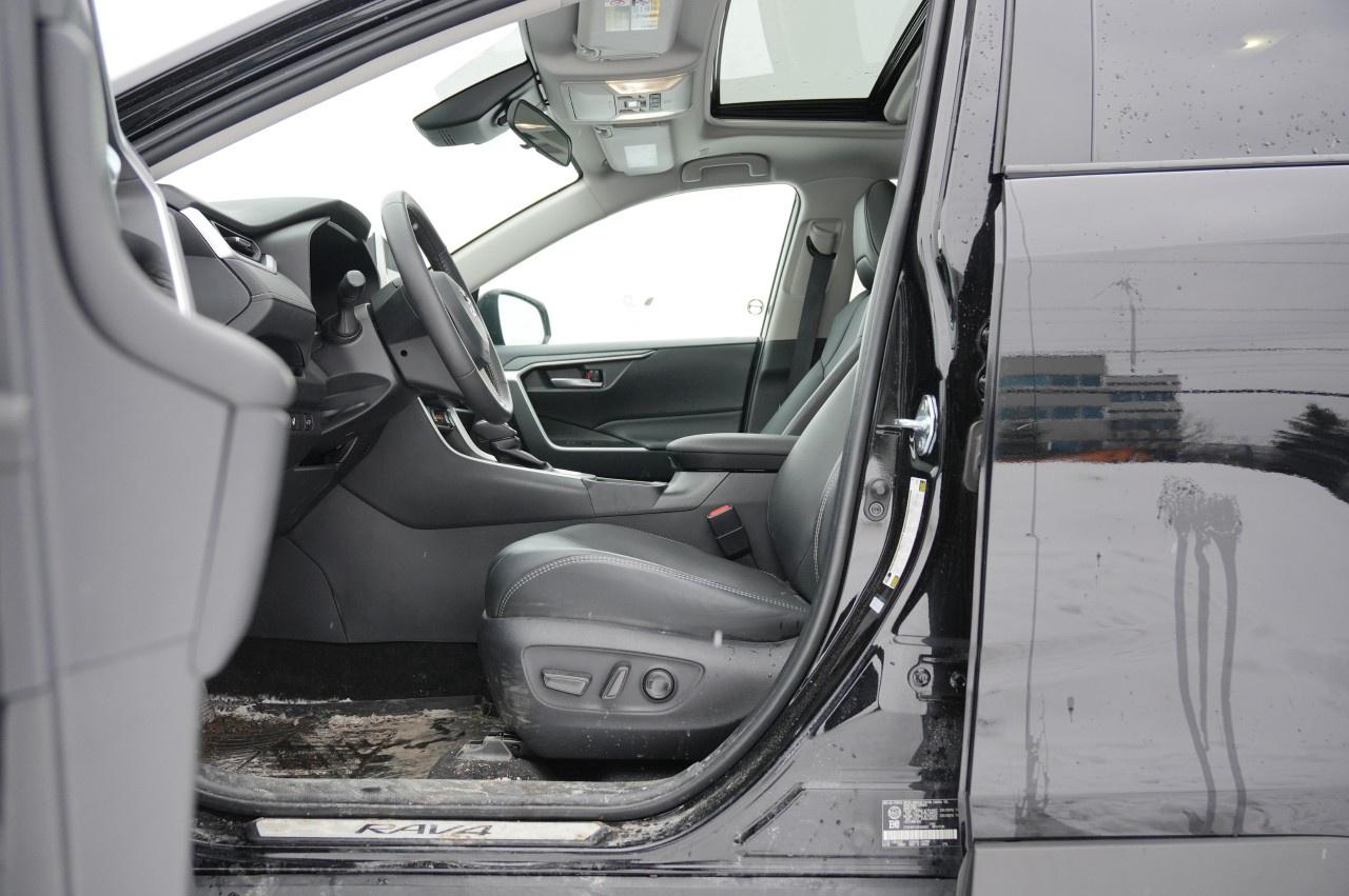 2025 Toyota RAV4 XLE AWD Photo