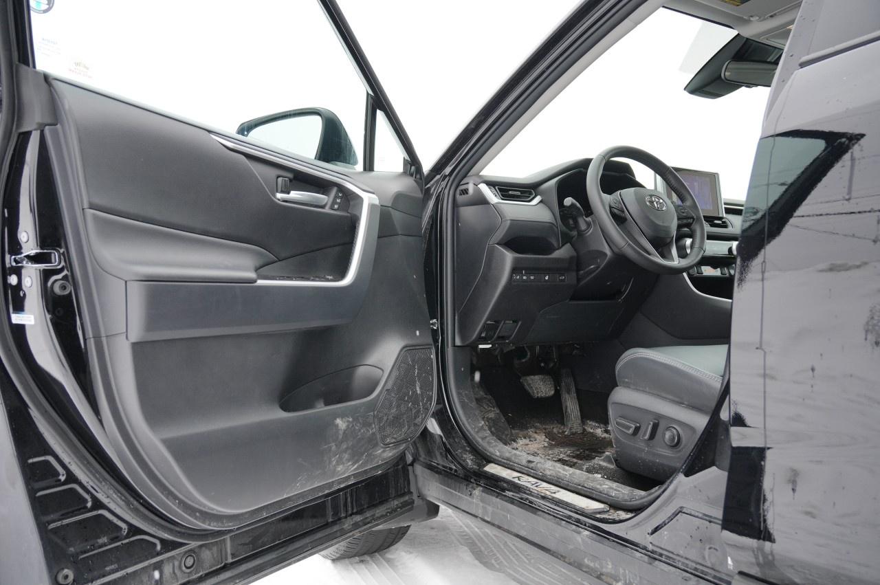 2025 Toyota RAV4 XLE AWD Photo