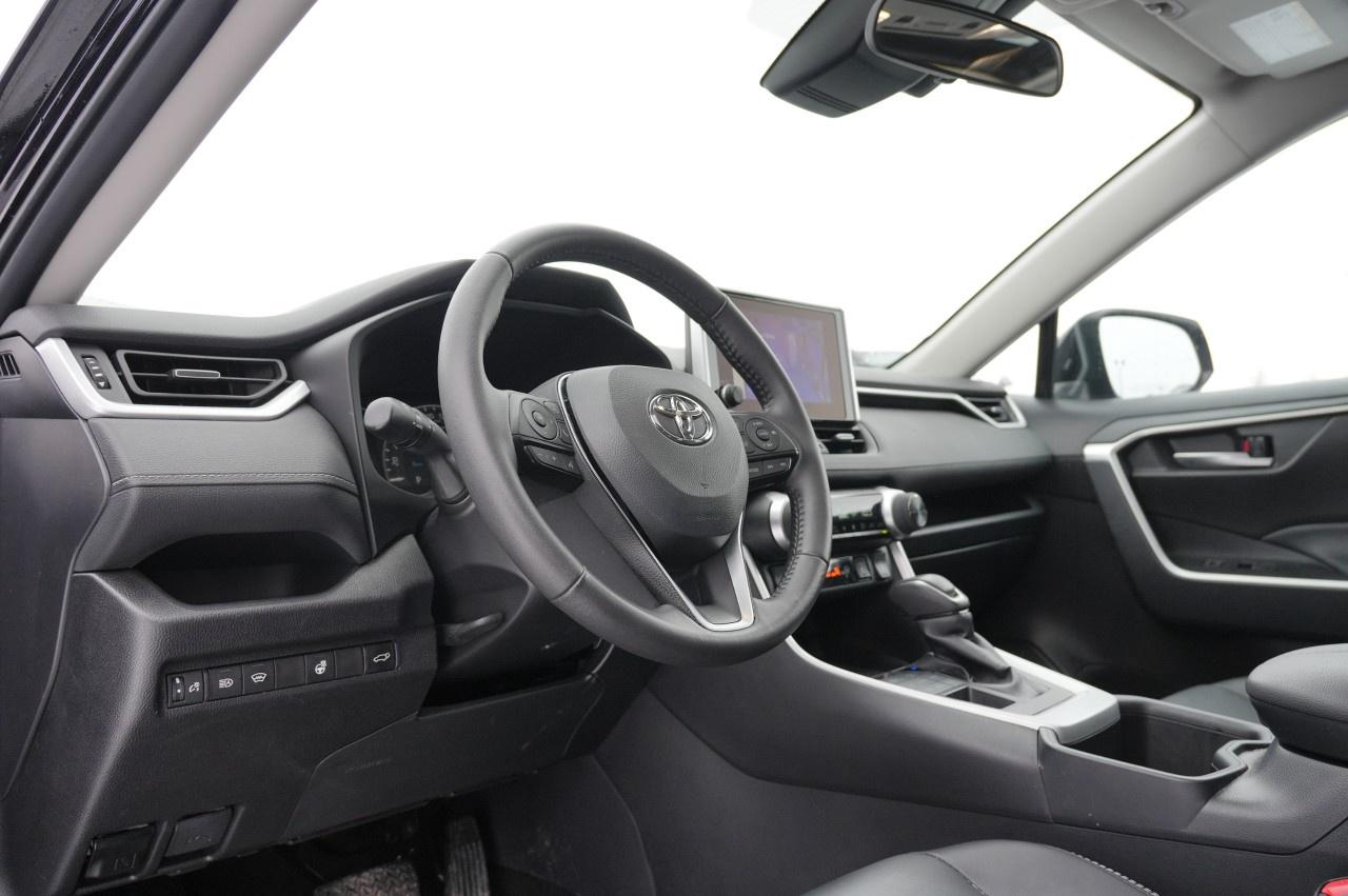 2025 Toyota RAV4 XLE AWD Photo