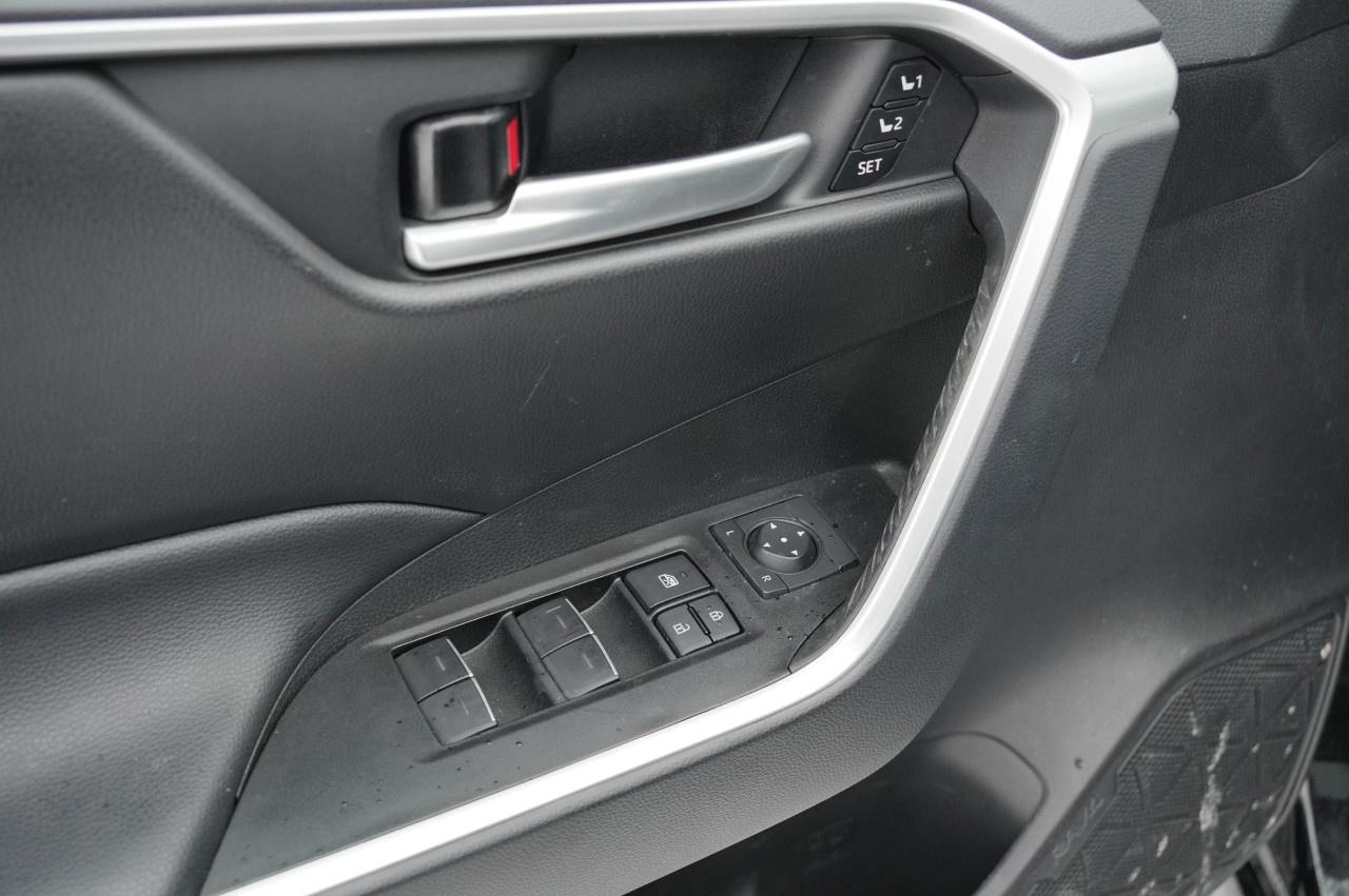 2025 Toyota RAV4 XLE AWD Photo