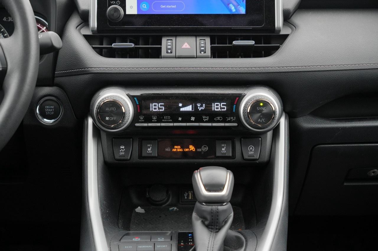 2025 Toyota RAV4 XLE AWD Photo