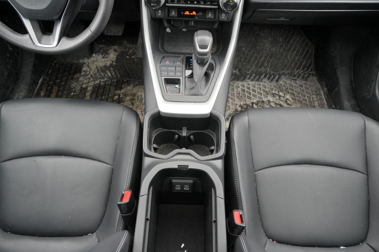 2025 Toyota RAV4 XLE AWD Photo