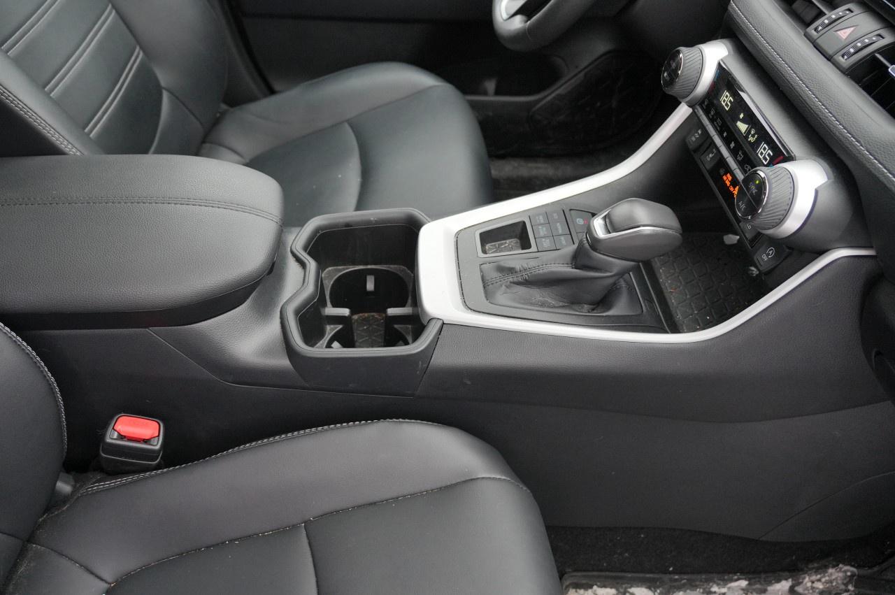 2025 Toyota RAV4 XLE AWD Photo