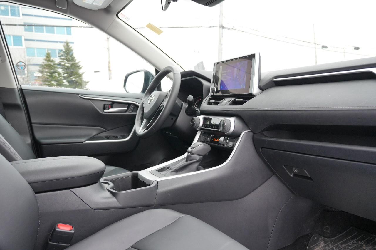 2025 Toyota RAV4 XLE AWD Photo