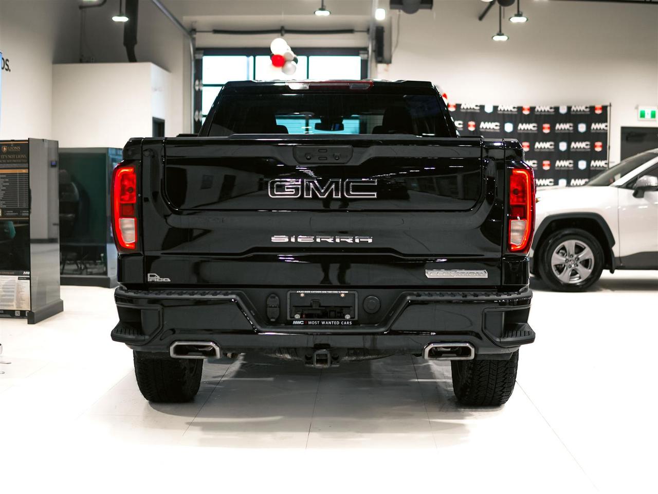2024 GMC Sierra 1500 ELEVATION CREW CAB | 4X4 | PREF PKG | X31 PKG | NO ACCIDENTS Photo