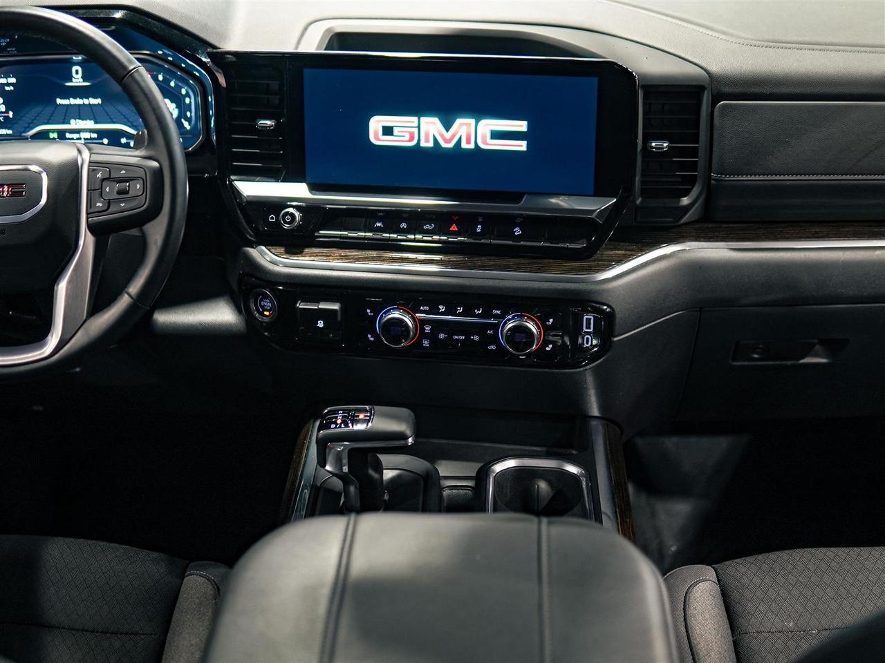 2024 GMC Sierra 1500 ELEVATION CREW CAB | 4X4 | PREF PKG | X31 PKG | NO ACCIDENTS Photo