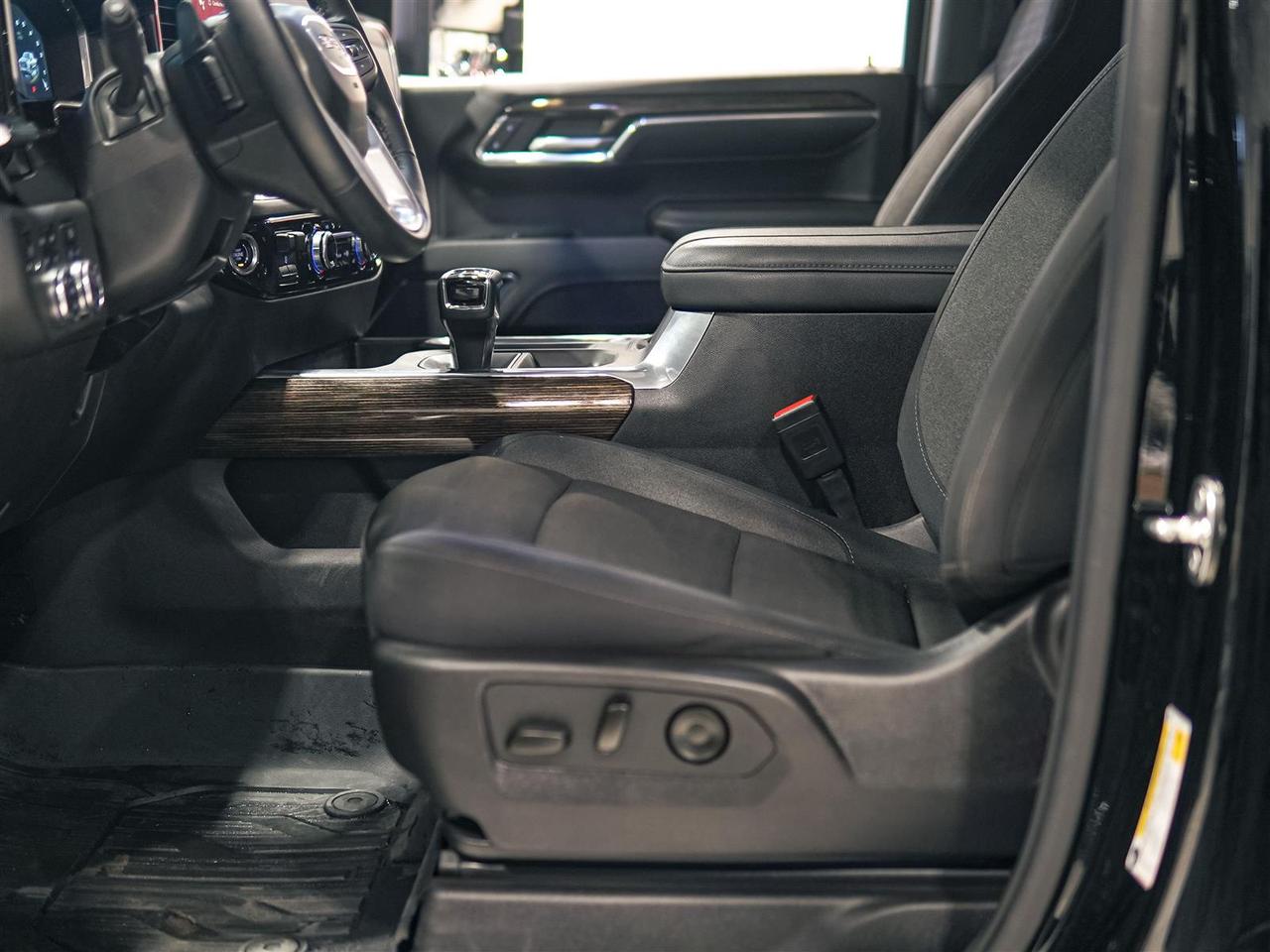 2024 GMC Sierra 1500 ELEVATION CREW CAB | 4X4 | PREF PKG | X31 PKG | NO ACCIDENTS Photo