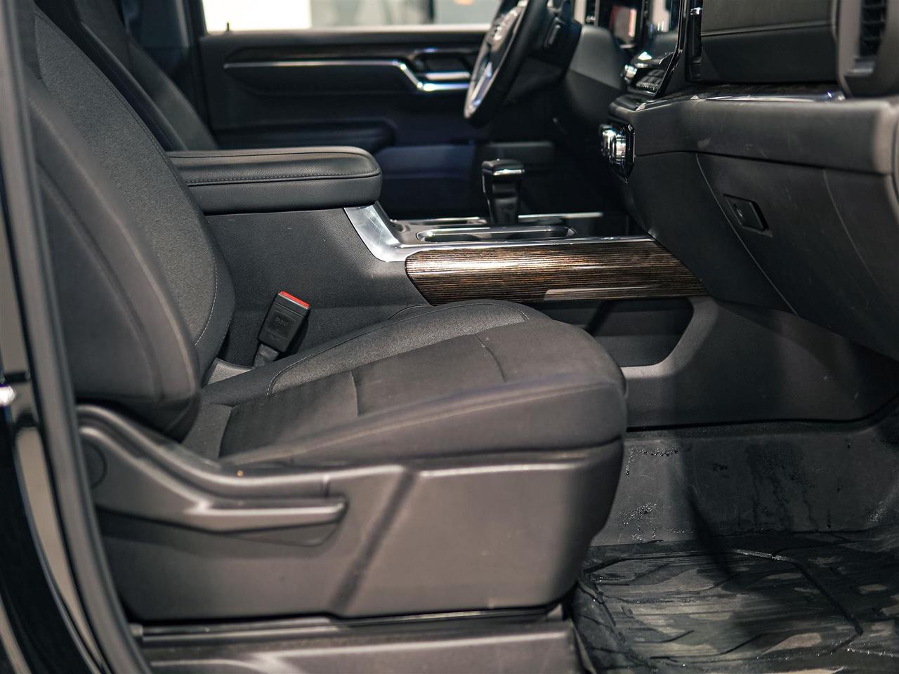2024 GMC Sierra 1500 ELEVATION CREW CAB | 4X4 | PREF PKG | X31 PKG | NO ACCIDENTS Photo