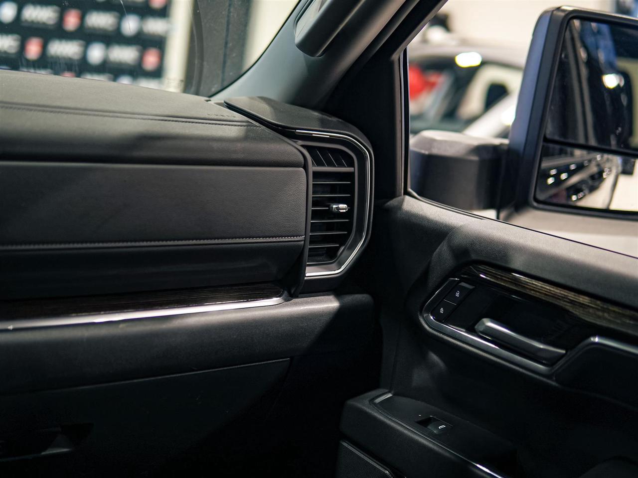 2024 GMC Sierra 1500 ELEVATION CREW CAB | 4X4 | PREF PKG | X31 PKG | NO ACCIDENTS Photo